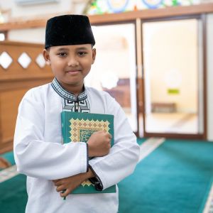 muslim boy with quan
